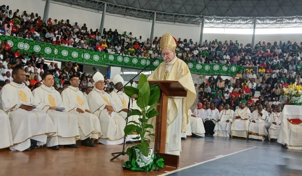 Sua Eminência Reverendíssima, Cardeal Pietro Parolin encoraja os jovens a “serem construtores de paz” — Conferência Episcopal de Moçambique