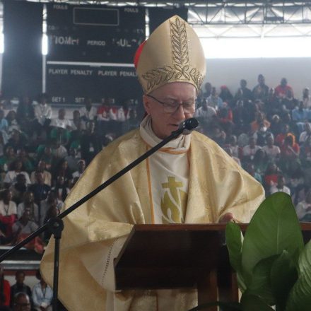 “Não cedais à tentação do desencorajamento”: Cardeal Parolin aos jovens na III JNJ – Vatican News