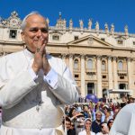 Papa: “A Eucaristia celebra-se não só no altar, mas também na vida quotidiana” – Vatican News