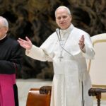 Papa: Deus fala através da Bíblia, devemos interpretá-la sem fundamentalismos – Vatican News