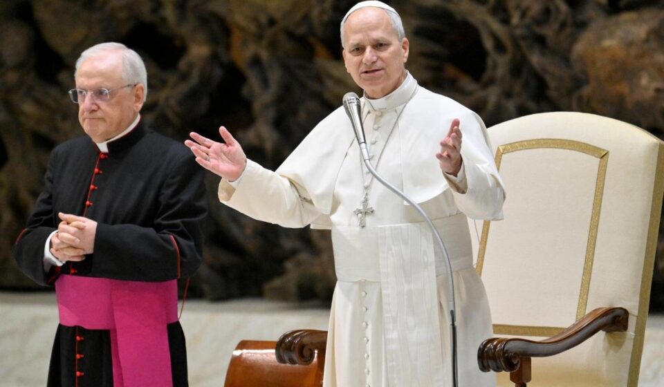 Papa: Deus fala através da Bíblia, devemos interpretá-la sem fundamentalismos – Vatican News