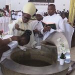 Páscoa em Nampula: Dom Inácio apela à paz e 55 jovens recebem o baptismo – Vatican News