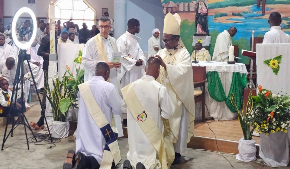 Novos Sacerdotes e Diácono Combonianos assumem missão ao serviço da Igreja – Vatican News