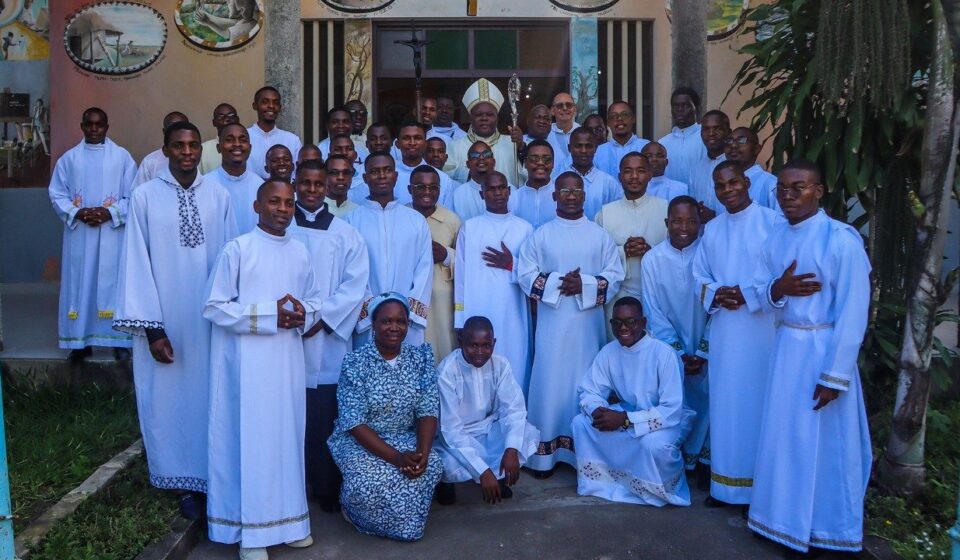 33 seminaristas do Seminário Teológico São Pio X na Beira fazem sua 1ª promessa – Vatican News